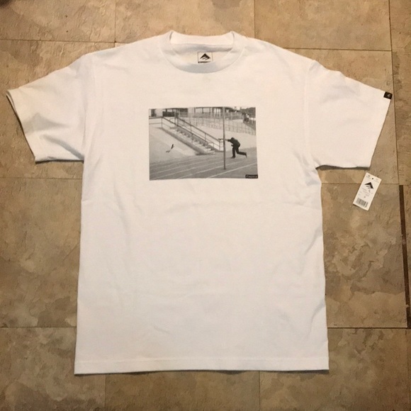 NWT Emerica Figgy focus tee - Picture 1 of 4